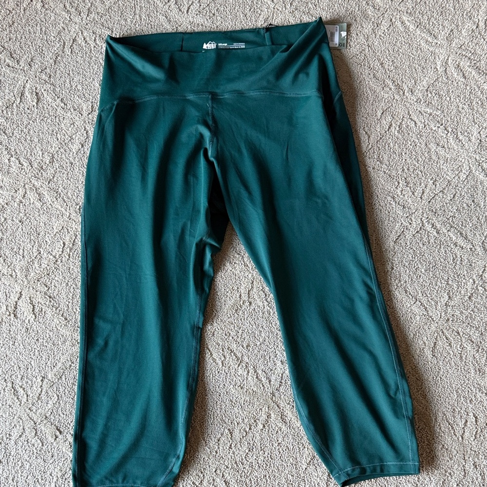 REI active pursuits 7/8 tight